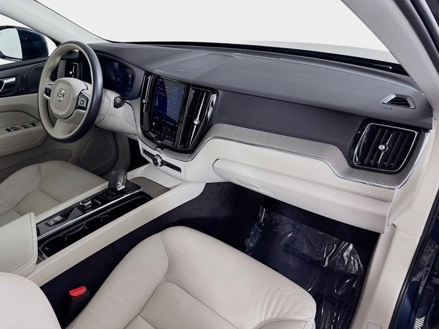 2023 Volvo XC60 Recharge Plug-In Hybrid Plus Bright Theme
