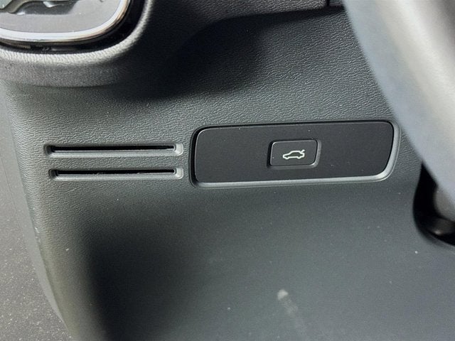 2023 Volvo XC40 Ultimate Dark Theme