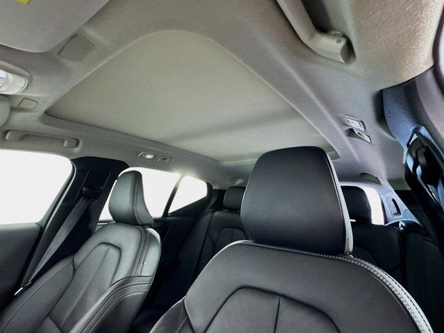 2023 Volvo XC40 Ultimate Dark Theme