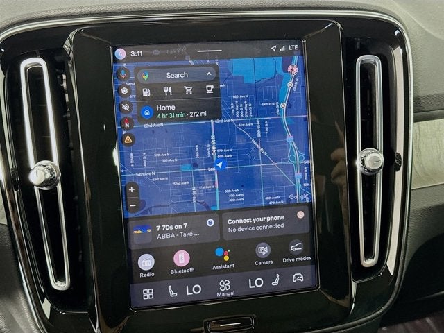 2023 Volvo XC40 Ultimate Dark Theme