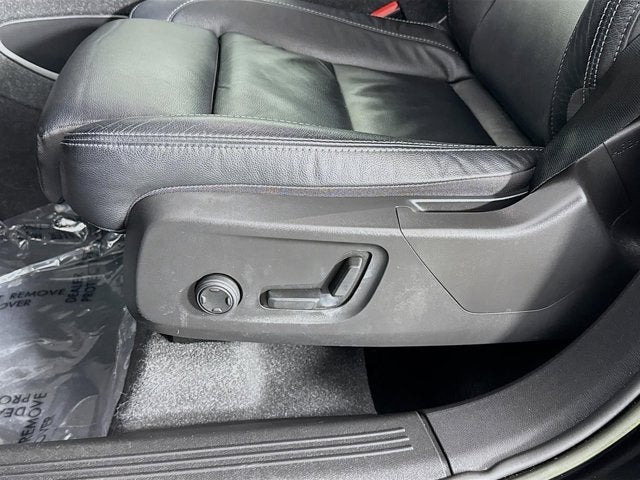 2023 Volvo XC40 Ultimate Dark Theme