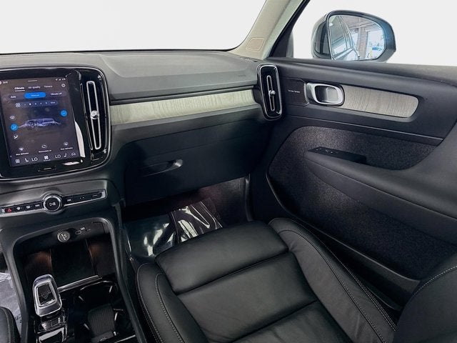 2023 Volvo XC40 Ultimate Dark Theme