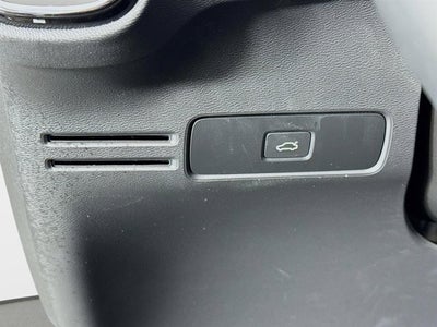 2023 Volvo XC40 Plus Bright Theme