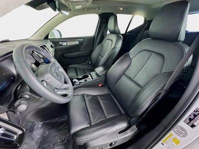2023 Volvo XC40 Plus Bright Theme