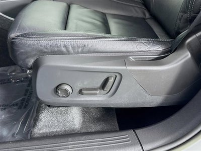 2023 Volvo XC40 Plus Bright Theme