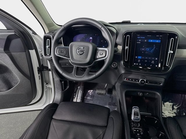 2023 Volvo XC40 Plus Bright Theme