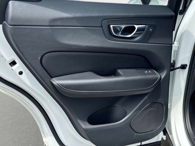 2023 Volvo XC60 Ultimate Bright Theme
