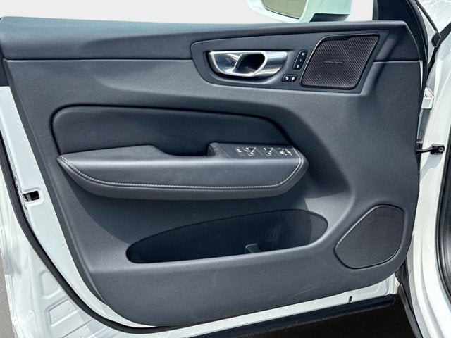 2023 Volvo XC60 Ultimate Bright Theme