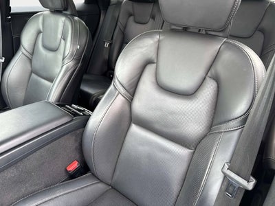 2023 Volvo XC60 Ultimate Bright Theme