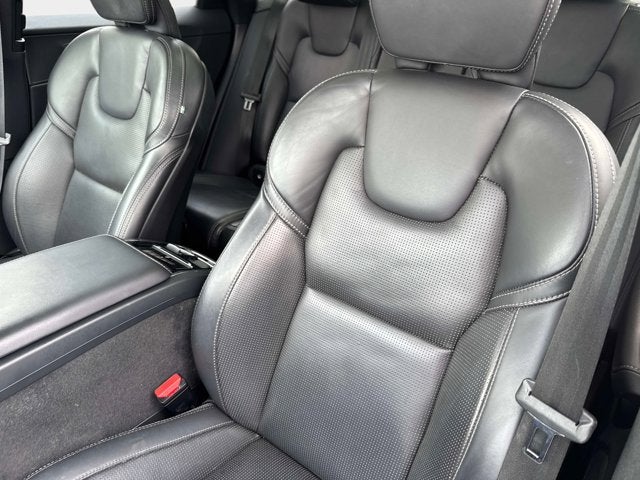 2023 Volvo XC60 Ultimate Bright Theme