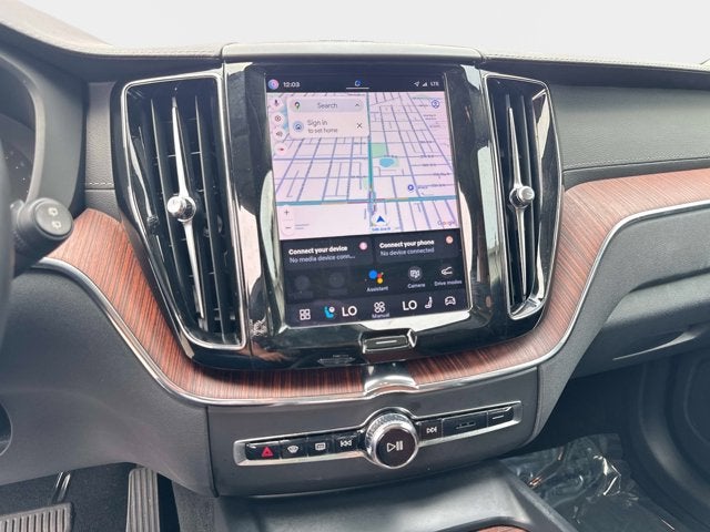 2023 Volvo XC60 Ultimate Bright Theme