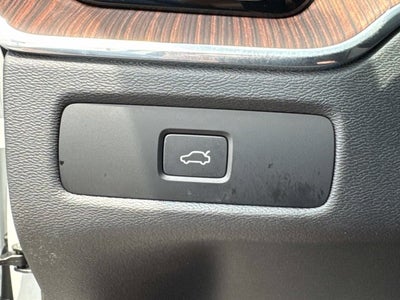2023 Volvo XC60 Ultimate Bright Theme
