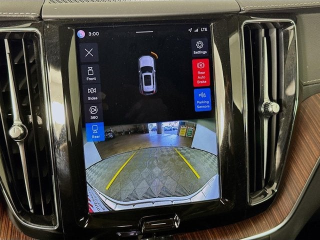 2023 Volvo XC60 Ultimate Bright Theme