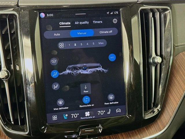 2023 Volvo XC60 Ultimate Bright Theme