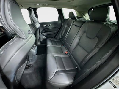 2023 Volvo XC60 Ultimate Bright Theme