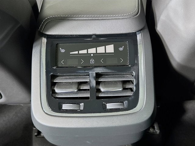 2023 Volvo XC60 Ultimate Bright Theme