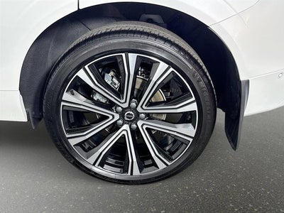 2023 Volvo XC60 Ultimate Bright Theme