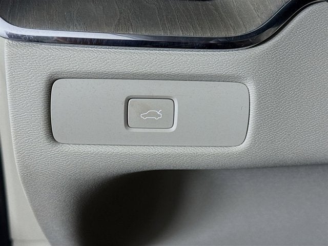 2023 Volvo XC60 Ultimate Bright Theme