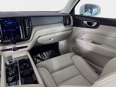 2023 Volvo XC60 Ultimate Bright Theme