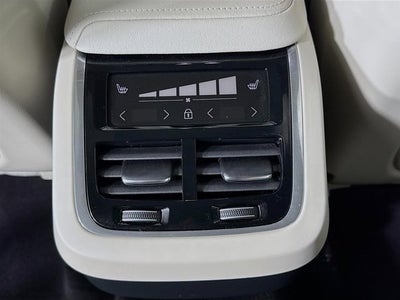 2023 Volvo XC60 Ultimate Bright Theme