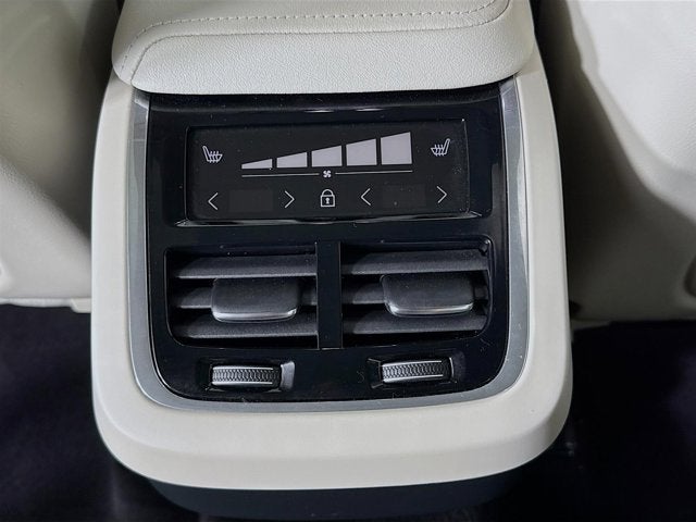 2023 Volvo XC60 Ultimate Bright Theme