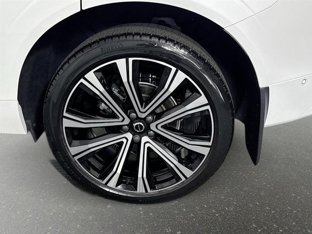 2023 Volvo XC60 Ultimate Bright Theme