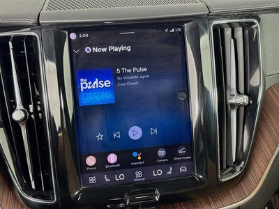 2023 Volvo XC60 Ultimate Bright Theme