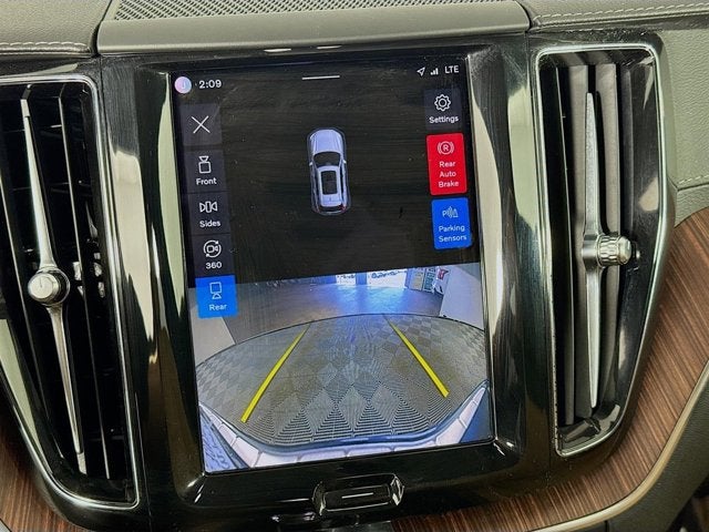 2023 Volvo XC60 Ultimate Bright Theme