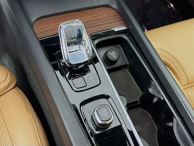 2023 Volvo XC60 Ultimate Bright Theme