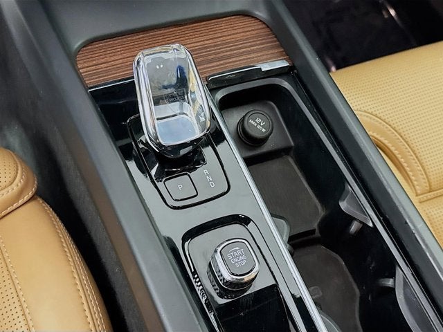 2023 Volvo XC60 Ultimate Bright Theme