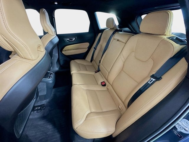 2023 Volvo XC60 Ultimate Bright Theme