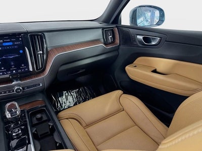 2023 Volvo XC60 Ultimate Bright Theme