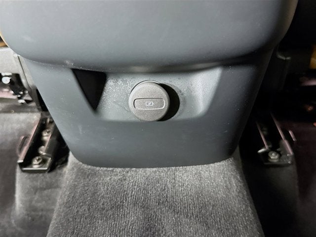 2023 Volvo XC60 Ultimate Bright Theme