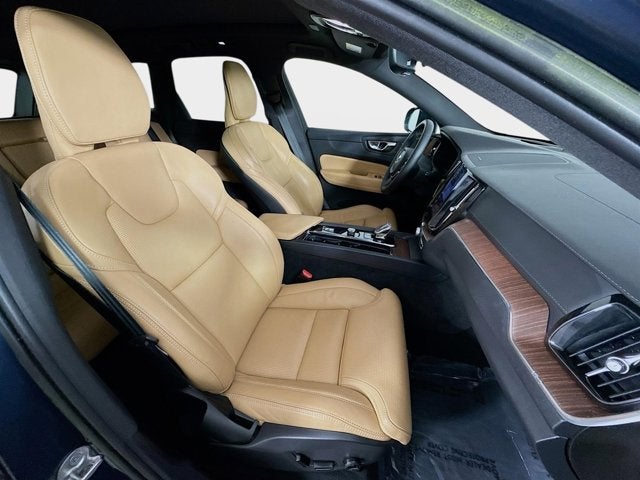 2023 Volvo XC60 Ultimate Bright Theme