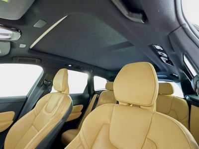 2023 Volvo XC60 Ultimate Bright Theme