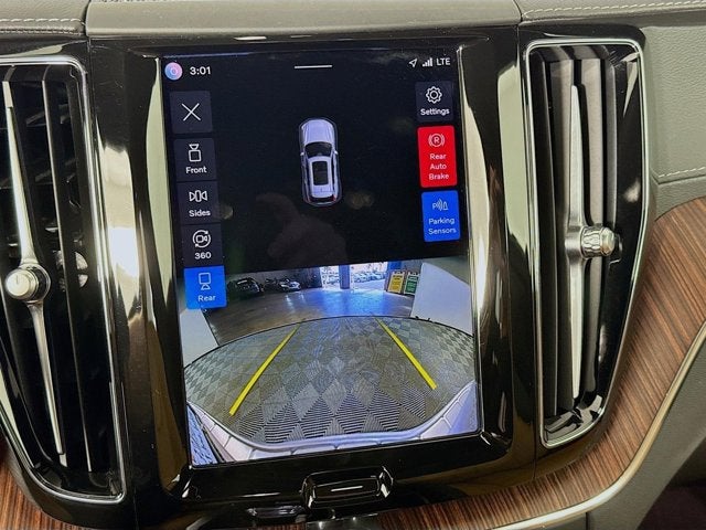 2023 Volvo XC60 Ultimate Bright Theme