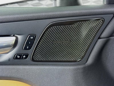 2023 Volvo XC60 Ultimate Bright Theme