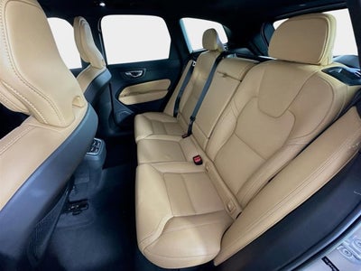 2023 Volvo XC60 Ultimate Bright Theme
