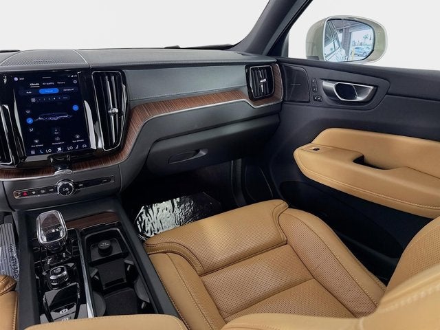 2023 Volvo XC60 Ultimate Bright Theme