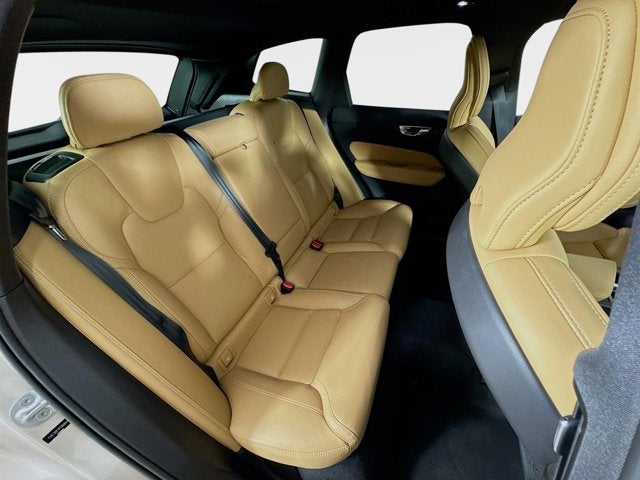 2023 Volvo XC60 Ultimate Bright Theme