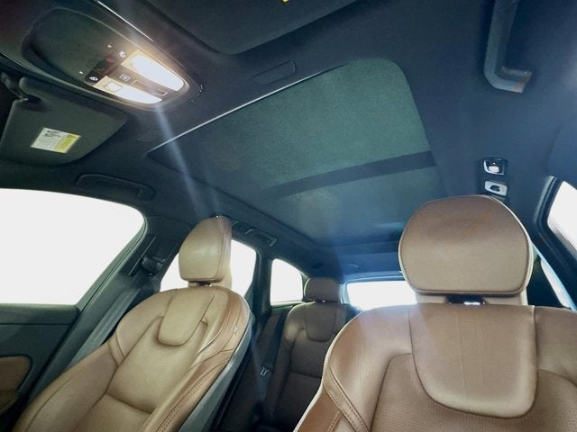 2023 Volvo XC60 Ultimate Bright Theme