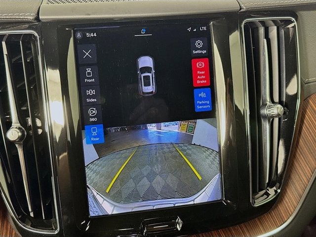 2023 Volvo XC60 Ultimate Bright Theme