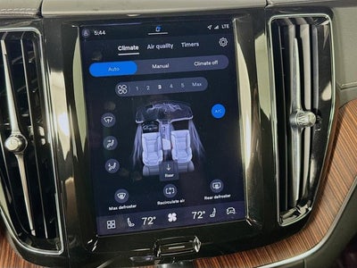 2023 Volvo XC60 Ultimate Bright Theme