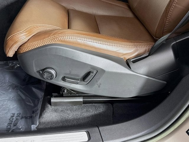 2023 Volvo XC60 Ultimate Bright Theme