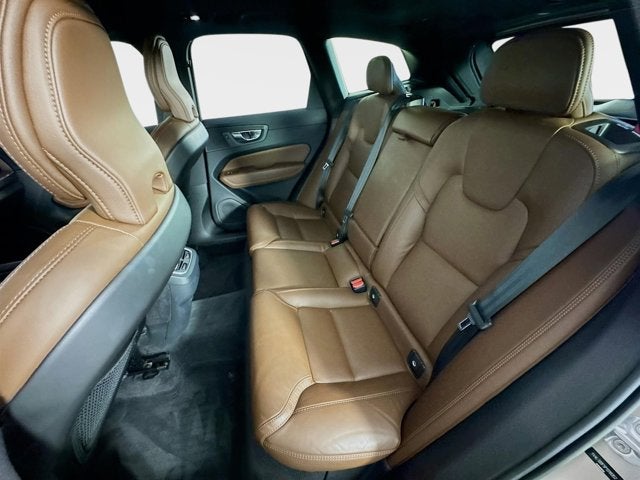 2023 Volvo XC60 Ultimate Bright Theme
