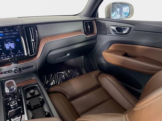 2023 Volvo XC60 Ultimate Bright Theme