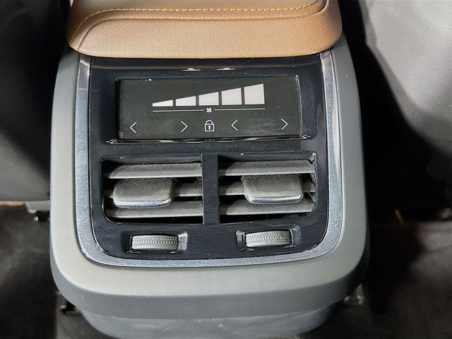 2023 Volvo XC60 Ultimate Bright Theme