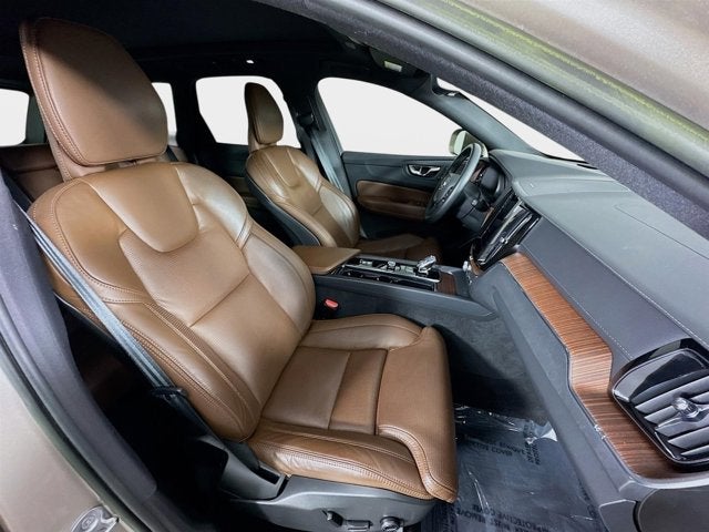 2023 Volvo XC60 Ultimate Bright Theme