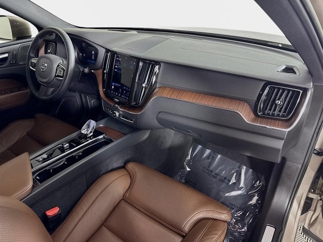 2023 Volvo XC60 Ultimate Bright Theme