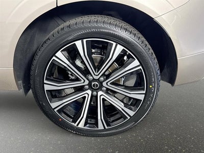 2023 Volvo XC60 Ultimate Bright Theme